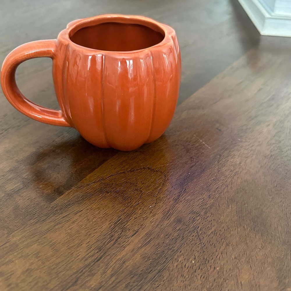 6 pumpkin mugs perfect for fall!  Never used new with tags